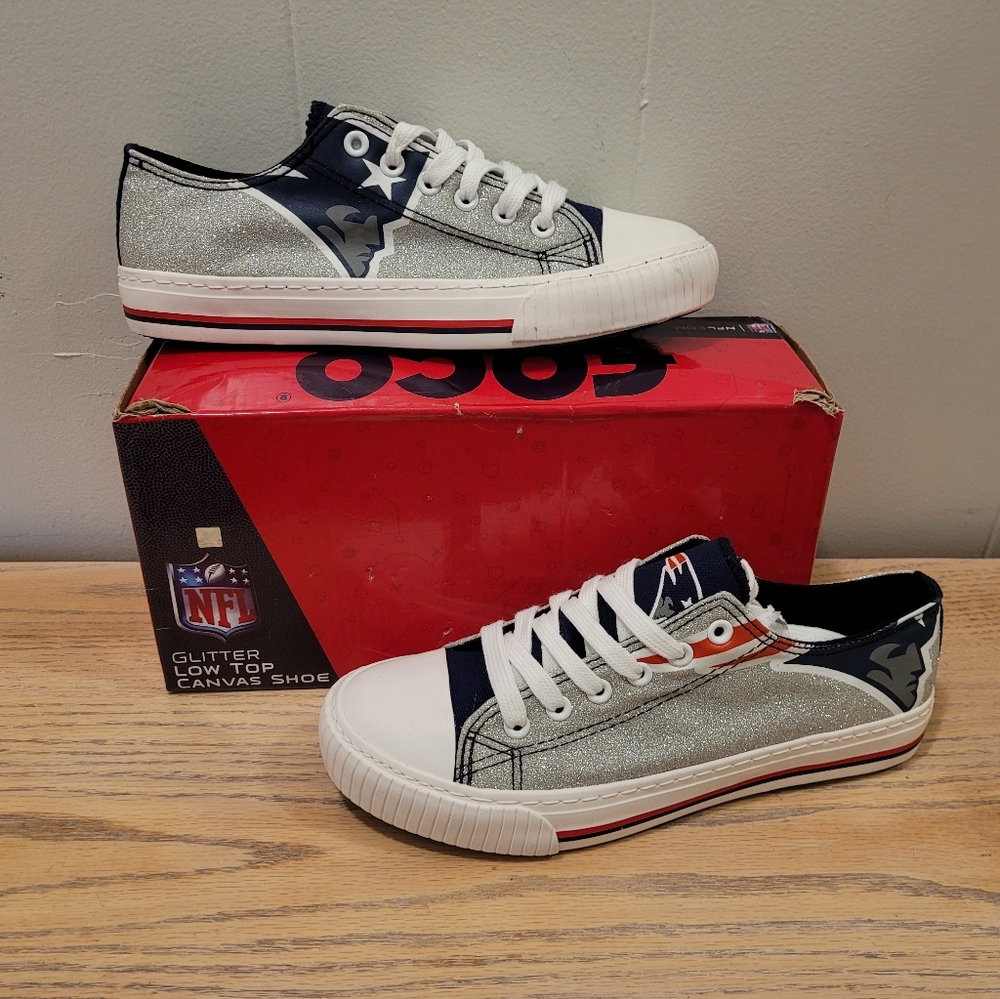 NFL Womens Glitter Low Top Canvas Shoes - Silver and White